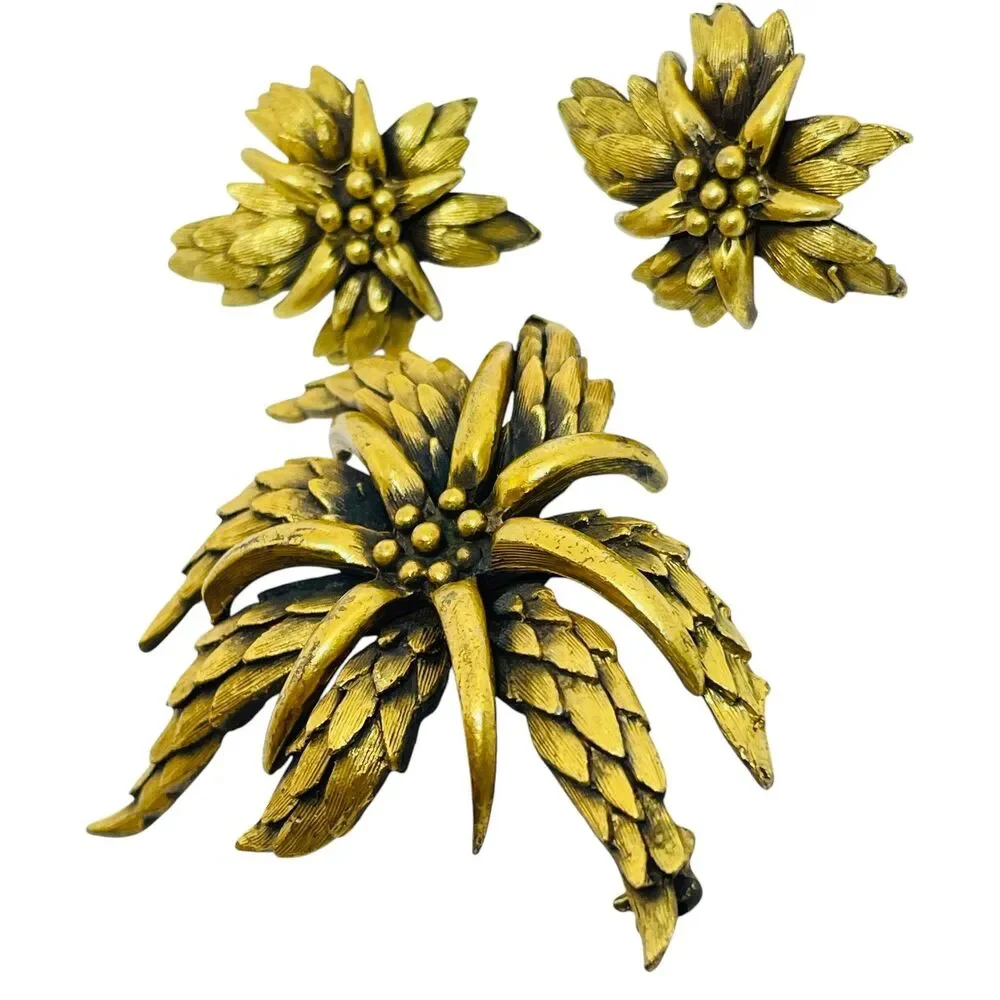 Vintage TORTOLANI gold tone flower designer earrings brooch set